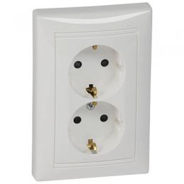 Изображение продукта Розетка 2x2К+З Legrand Valena 16A 250V с/з со шторками винтовой зажим белая 